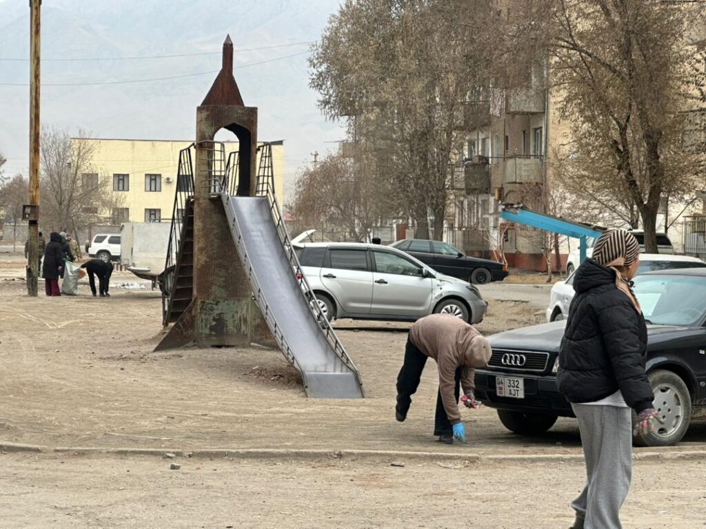 Бүгүн Тогуз-Торо районунда жаштардын демилгеси менен «Таза айлана – жаштардын демилгеси, коомдун келечеги» аталышындагы экологиялык акциясы өттү.