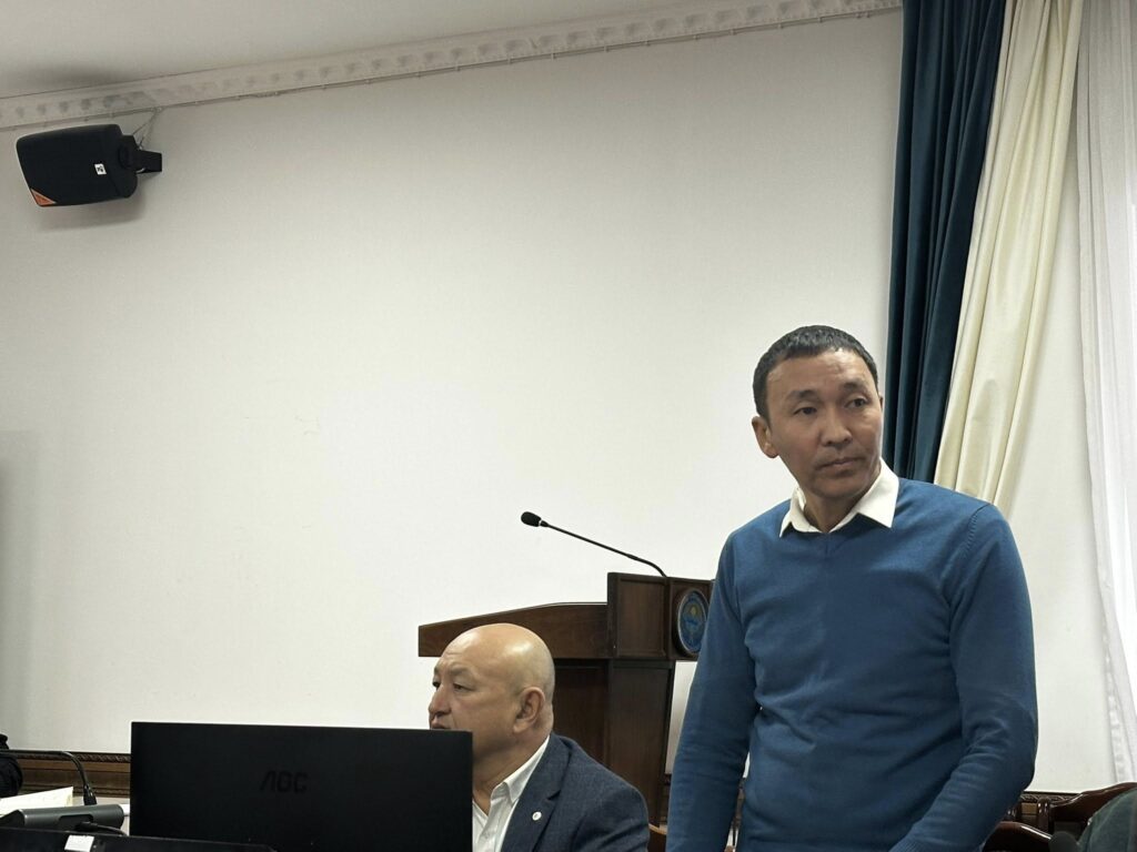 Тогуз-Торо райондук мамлекеттик администрациясынын жыйындар залында кезектеги оперативдик жыйын өткөрүлдү