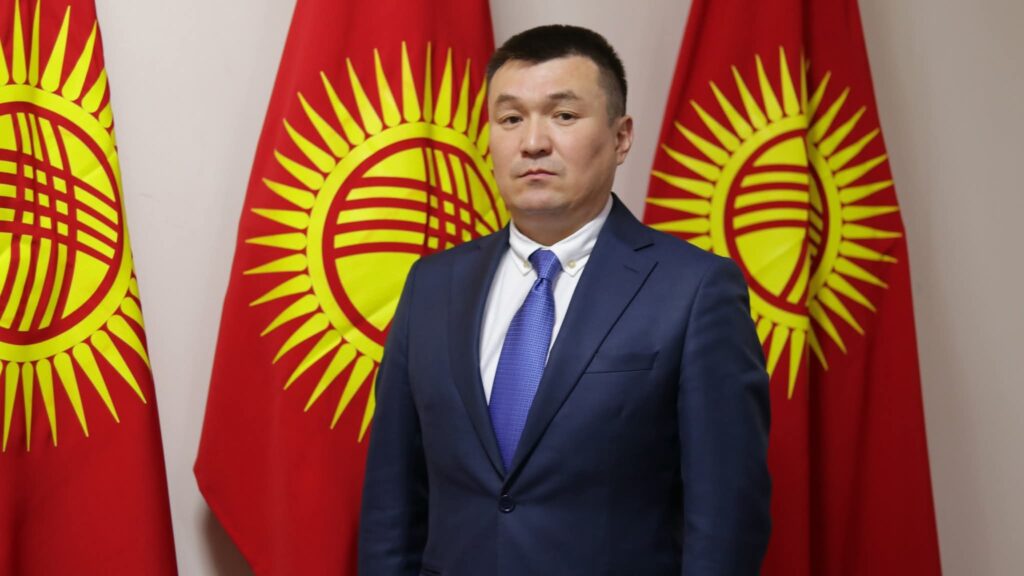 Тогуз-Торо райондук мамлекеттик администрация башчысы — аким М.М. Мураталиевдин Ата Мекенди коргоочулар күнү менен куттуктоосу